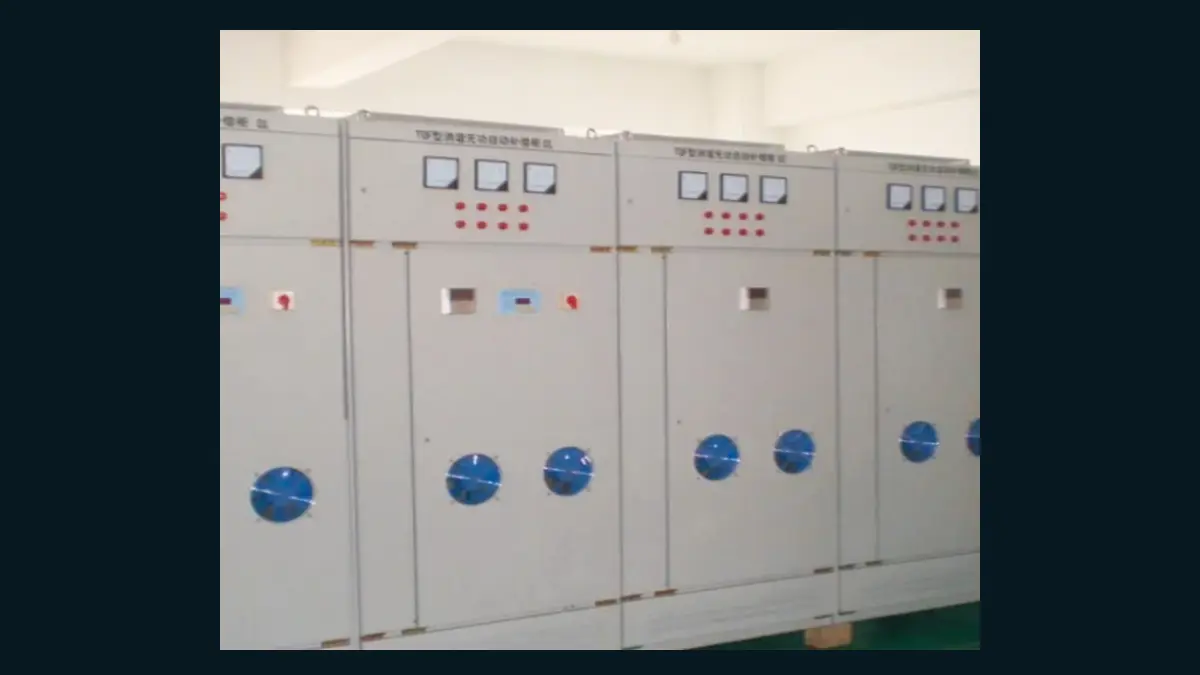 Compensation cabinet at the load end of an industrial feeder for voltage support