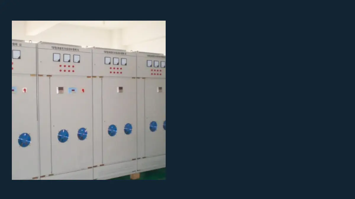 Compensation cabinet placed next to a plant bus to supply local capacitive vars
